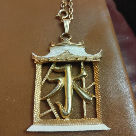 Gold Tone Eternity Pendant Chinese character for in White Enamel with Chain - Picture 6 of 10